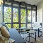 Modern Yet Rustic Style City Centre Apt 2Br/2Bth