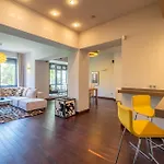 Modern Yet Rustic Style City Centre Apt 2Br/2Bth