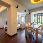 Modern Yet Rustic Style City Centre Apt 2Br/2Bth