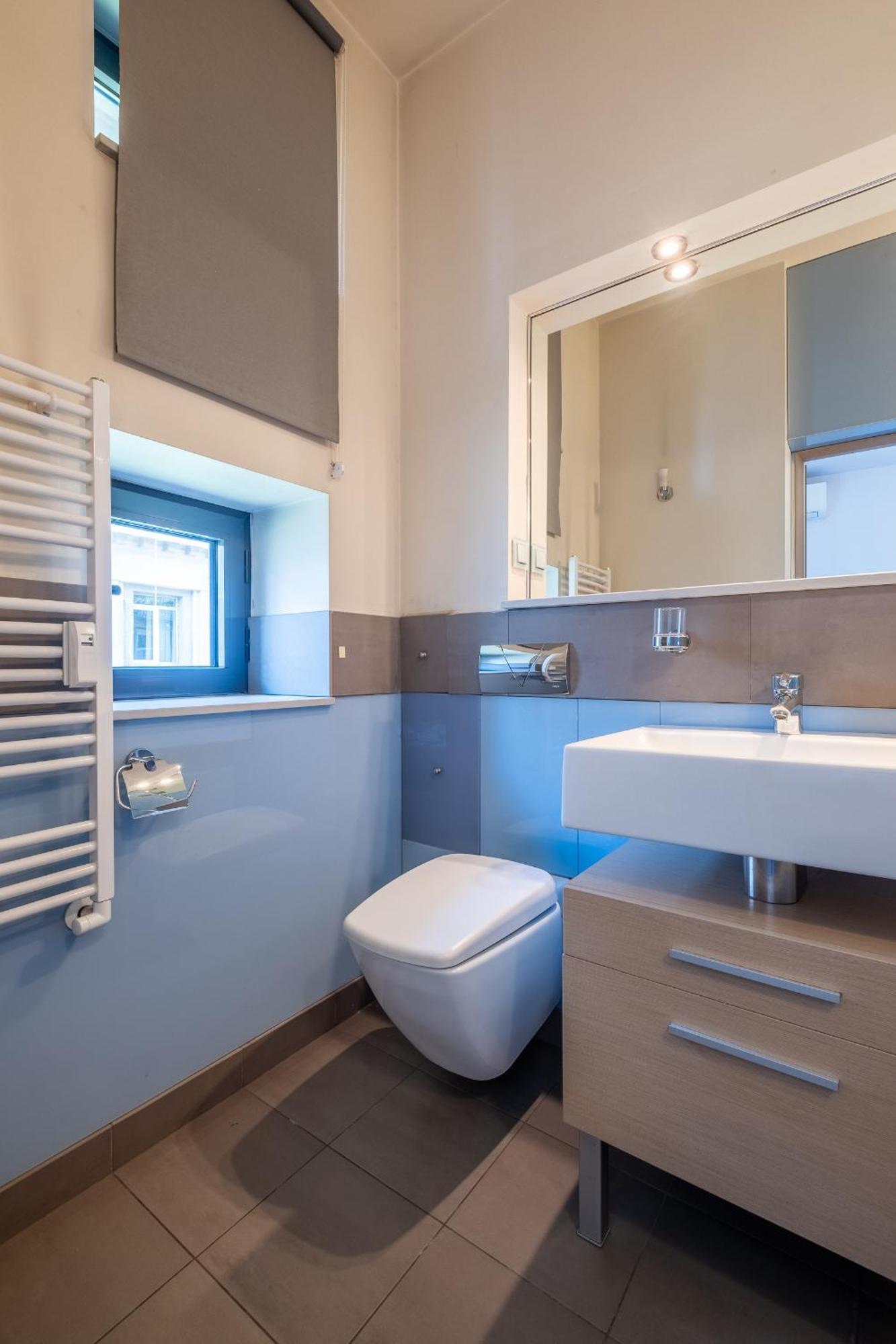 Modern Yet Rustic Style Centre 2br/2bth Sofia